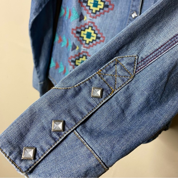Double D Ranch denim snap button top - Picture 7 of 12